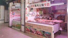 中國豬價難高攀　餐廳老闆停售藥燉排骨（1）中國豬價自2019年初一路攀升，至今雖然稍微回穩，但估計要漲到明年春節結束。受到豬肉漲價影響，攤商坦言生意變不好，「大家都改吃其他肉了」，但受限市場管理規則，攤商不能恣意改賣其他品類。中央社記者陳家倫上海攝　108年9月19日