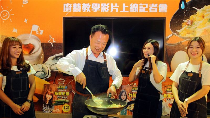 翁章梁化身廚師拍片！推銷嘉義農產品