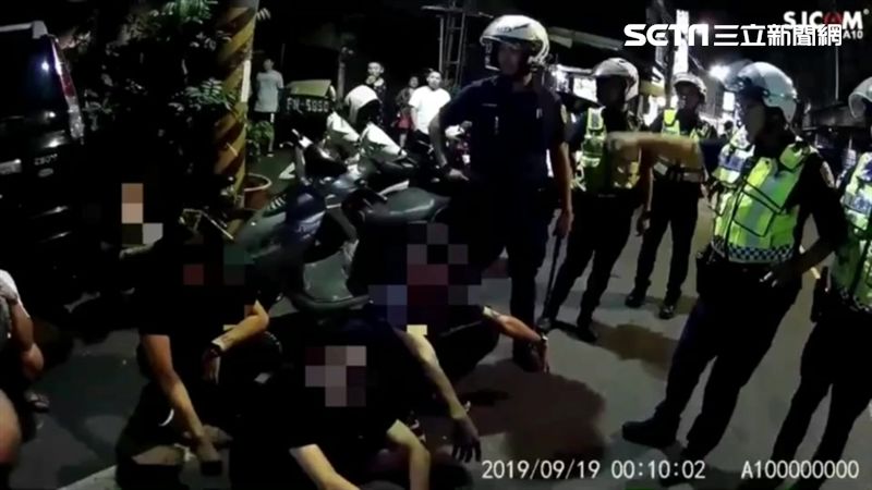 醉漢屁孩當街互嗆！結果全進警局