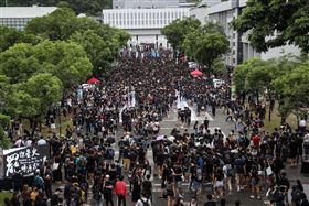 香港,大學生,築人鏈,反送中,回應,5大訴求(圖/中央社)
