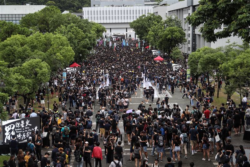 香港大學生築人鏈　堅持反送中5訴求