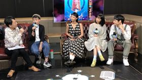 ▲三人談紅毯服裝。（圖／記者倪嘉達攝影）