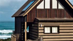 全家海灘度假！他驚醒見「暴徒站床邊」…妻躺血泊一屍兩命（圖／翻攝自推特）