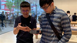 愛瘋11開賣！直營店排隊寥寥可數…