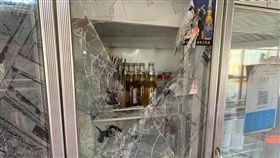 花蓮,東大門夜市,高大俠,海鮮燒烤,裸男,砸毀,冰箱（圖／翻攝畫面）