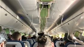 飛機急降8800公尺。（圖／翻攝自推特）