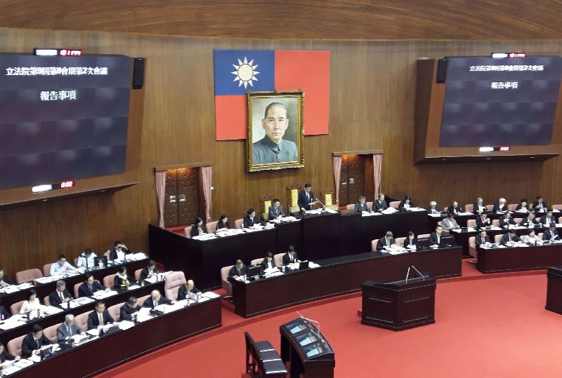 立法院會今天經表決確認議事日程，藍白再度動用人數優勢，在立法院會中否決民進黨團提議的議事日程草案報告事項及質詢事項，再度封殺8年新台幣1.25兆元軍購特別條例草案付委審查。（資料照）