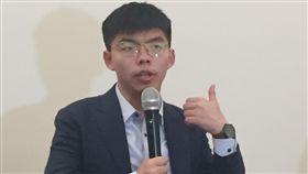 黃之鋒期盼台灣總統候選人支持香港民主香港眾志秘書長黃之鋒19日出席全球台灣研究中心「分域大道」紀錄片播映會。黃之鋒表示，希望台灣所有總統候選人都能認知香港民主的重要性並給予支持。中央社記者江今葉華盛頓攝  108年9月20日