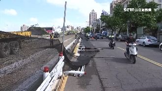 強風吹倒鐵桿　天降黑網罩女騎士慘摔