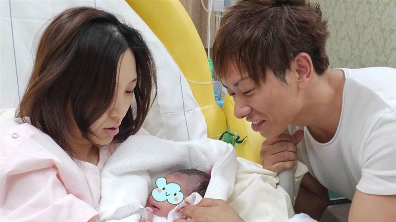 AV天王喜迎愛子　作家妻：地獄開始