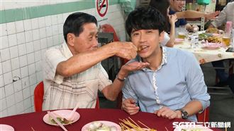 父子一起凍齡！光良83歲爸竟長這樣