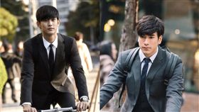 泰版《來自星星的你》男主角Nadech（納得克庫吉米亞）女主角Matt Peranee（麥特琵拉妮）圖／WE TV提供