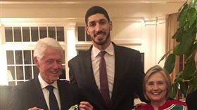 世界盃／遭祖國迫害　坎特改幫美加油
FIBA世界盃,美國男籃,土耳其,Enes Kanter
翻攝自推特