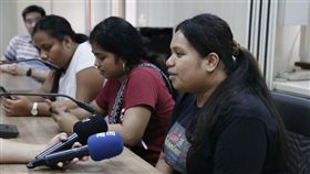 台吉斷交　在台吉里巴斯學子：很難過南台科技大學目前有15名吉里巴斯籍學生，數名女學生20日下午在學校的安排下出面受訪，其中一名學生德莉琴（右）面對吉里巴斯和中華民國斷交，直言很難過。（南台科大提供）中央社記者張榮祥台南傳真　108年9月20日