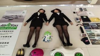 銷售正妹拍汽車開箱文　網：長腿好辣