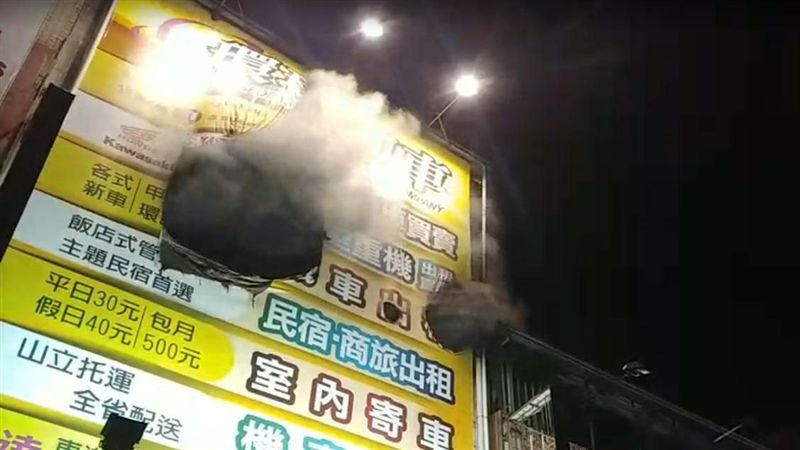 高雄站前商圈竄火　租車行4樓機車毀