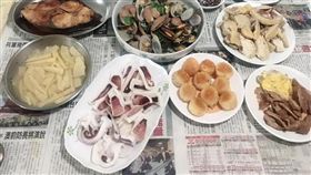 報紙,吃飯,用餐,衛生,方便(圖/翻攝自爆怨公社)