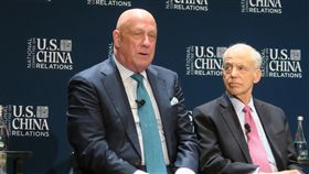 包道格：北京加強對台施壓　恐擦槍走火前美國在台協會台北辦事處長包道格（圖左）說，美中貿易談判陷入僵局，中國對台施壓所受拘束跟著變少，共軍部分人士主張加強對台軍事施壓，台海容易擦槍走火。中央社記者尹俊傑紐約攝　108年5月22日