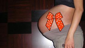 一次生完！她PO懷「三胞胎」超大孕肚照 網暴動狂讚：史上最強開箱文（圖／爆廢公社）