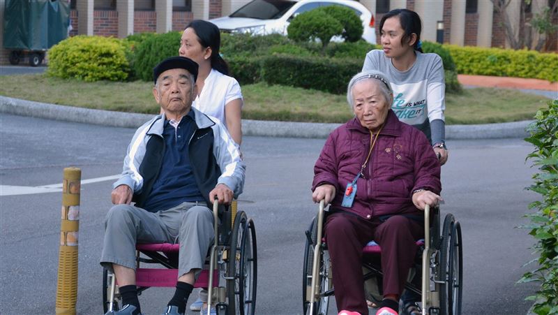 外籍看護再放寬　全台近18萬人受惠