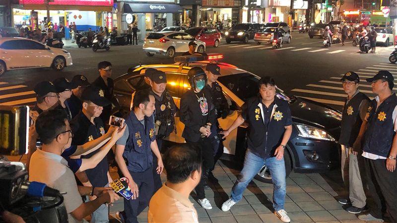 連千毅被搜出2把西瓜刀！員工咬教唆