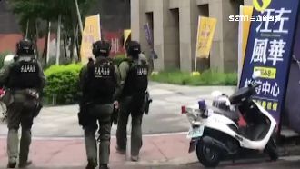 強勢攻堅！除暴警持M4逮連千毅