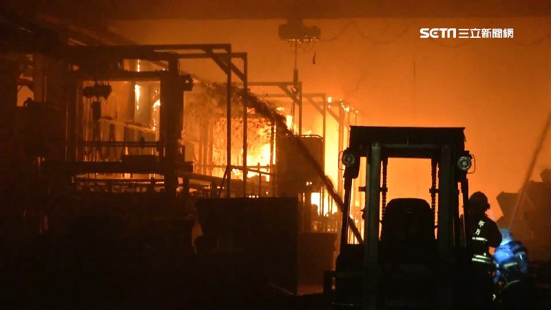 高雄螺絲電鍍廠釀大火！險燒機台柴油