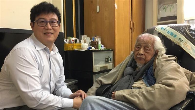 姚文智輕喊一句　史明彌留突有這動作