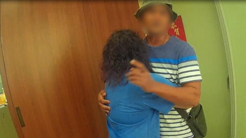 婦藏苦衷死20年！母子見面相擁而泣