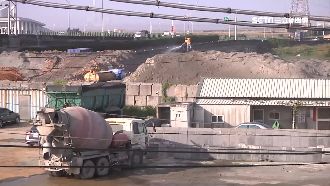 控砂石場吹砂進家！住戶：吃飯配砂