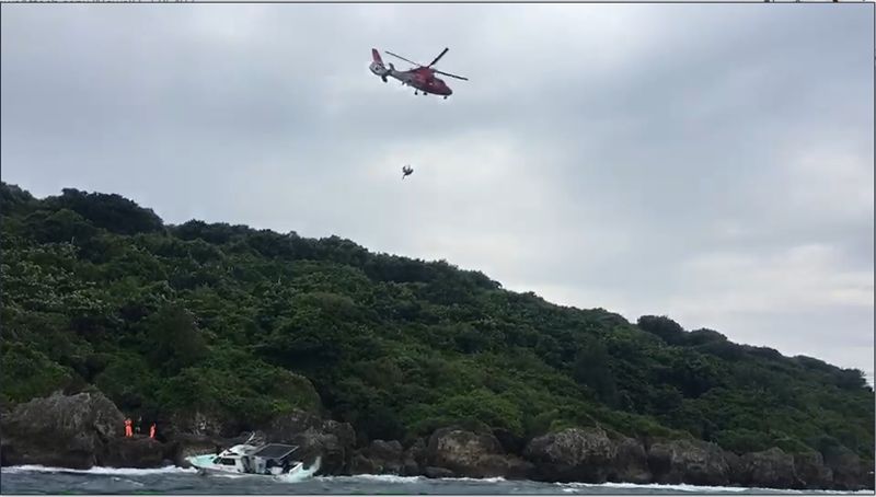 快訊／小琉球8人遊艇擱淺1人受傷