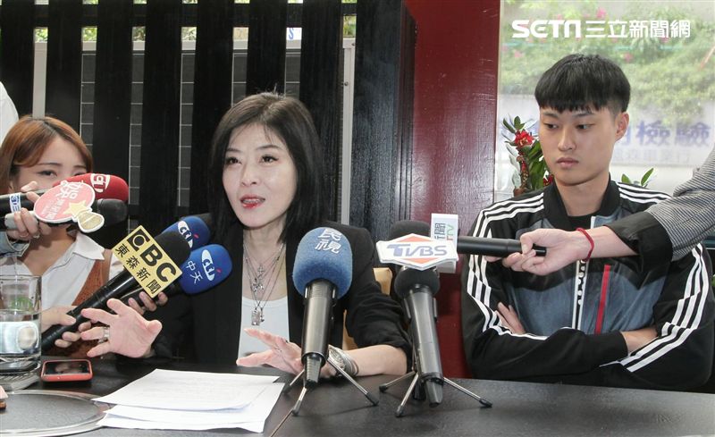 麻辣鍋店老闆娘孫筱渥、凱渥男模賴昱澂今召開記者會（圖／記者邱榮吉攝影）