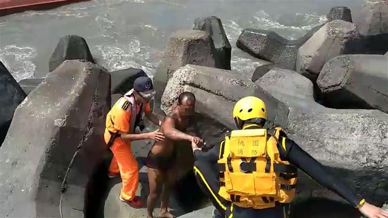 桃園漁港船隻翻覆　1死1獲救1失蹤