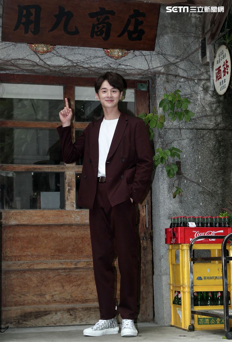 張軒睿戲裡被打巴掌後，笑說有點「頭暈暈」。（記者邱榮吉/攝影）