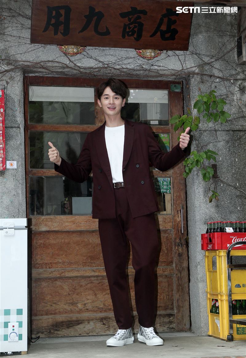 張軒睿戲裡被打巴掌後，笑說有點「頭暈暈」。（記者邱榮吉/攝影）