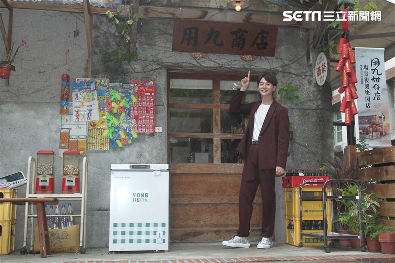 張軒睿戲裡被打巴掌後，笑說有點「頭暈暈」。（記者邱榮吉/攝影）