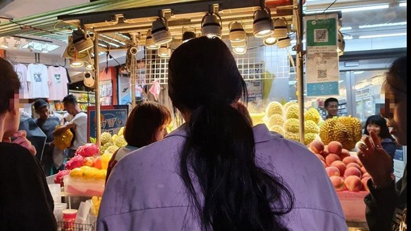 坑殺踢鐵板！士林夜市水果遭罰1千2