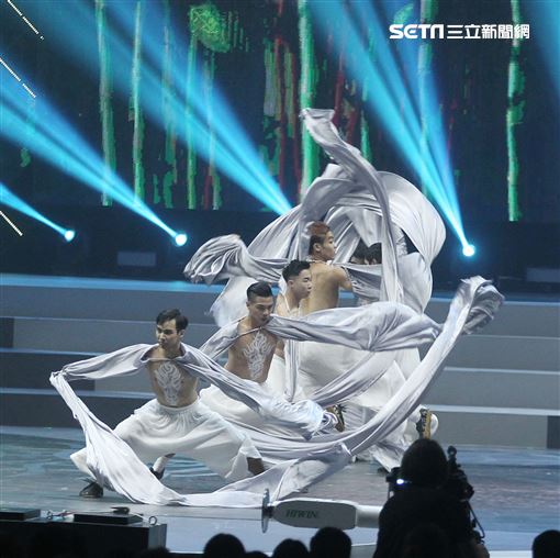 體育表演會震撼鉅獻創造國民體育日全民運動熱潮，全國20組頂尖體育團隊聯合表演。（記者邱榮吉/攝影）