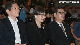 葉菊蘭出席美食展被媒體包圍，圖／記者邱榮吉攝影