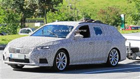 ▲Skoda Octavia Combi RS測試車出車禍（圖／翻攝carscoops）