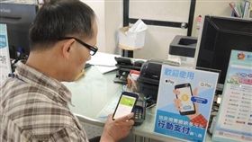 「嗶」一聲輕鬆付款！中市地政推行動支付PAY EASY(圖/台中市政府)