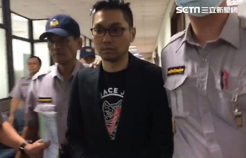 連千毅包軌！授權書錯誤百出成笑柄