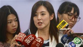 回應老虎軍團批評  何庭歡：韓國瑜庶民風格國民黨總統提名人韓國瑜近來民調滑落，還被老虎軍團成員批評「要做行政長官是有問題的」。韓國瑜競辦發言人何庭歡（中）19日受訪表示說，韓國瑜的言行以及他表現出來的都是很「庶民風格」。中央社記者董俊志攝  108年9月19日