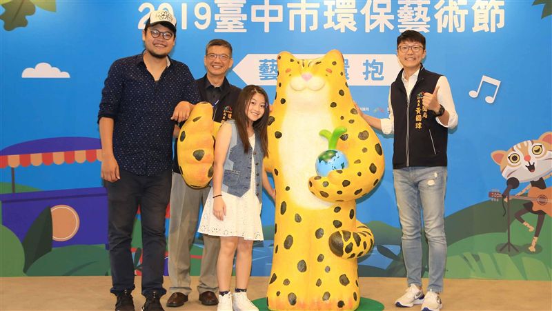環保藝術節　手機玻璃纖維造Q版石虎