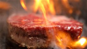 ▲鉄火牛排拓點進軍台中 開幕日四人行二人免費（圖／鉄火牛排提供）