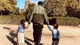 周杰倫遊法國巴黎鐵塔