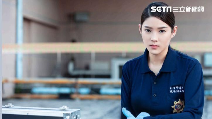 刑事局推公益月曆　美女如雲網暴動