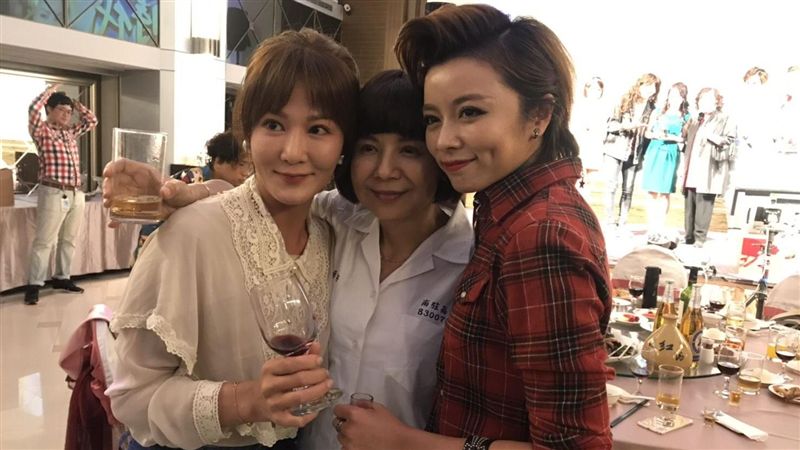 王瞳敬酒邱琦雯　中間人曝調解內幕
