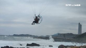 飛行傘越基隆軍港！竟無法令可管