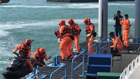 澎湖岸際聯合救生救難演練（1）海巡署第十三巡防區23日統合澎管處及民間救難團體等多個單位，在白沙鄉後寮漁港舉辦年度岸際聯合救生救難演練，模擬遊客溺水、車輛意外落海、船筏撞擊礁石等意外狀況搶救及應變。中央社　108年9月23日